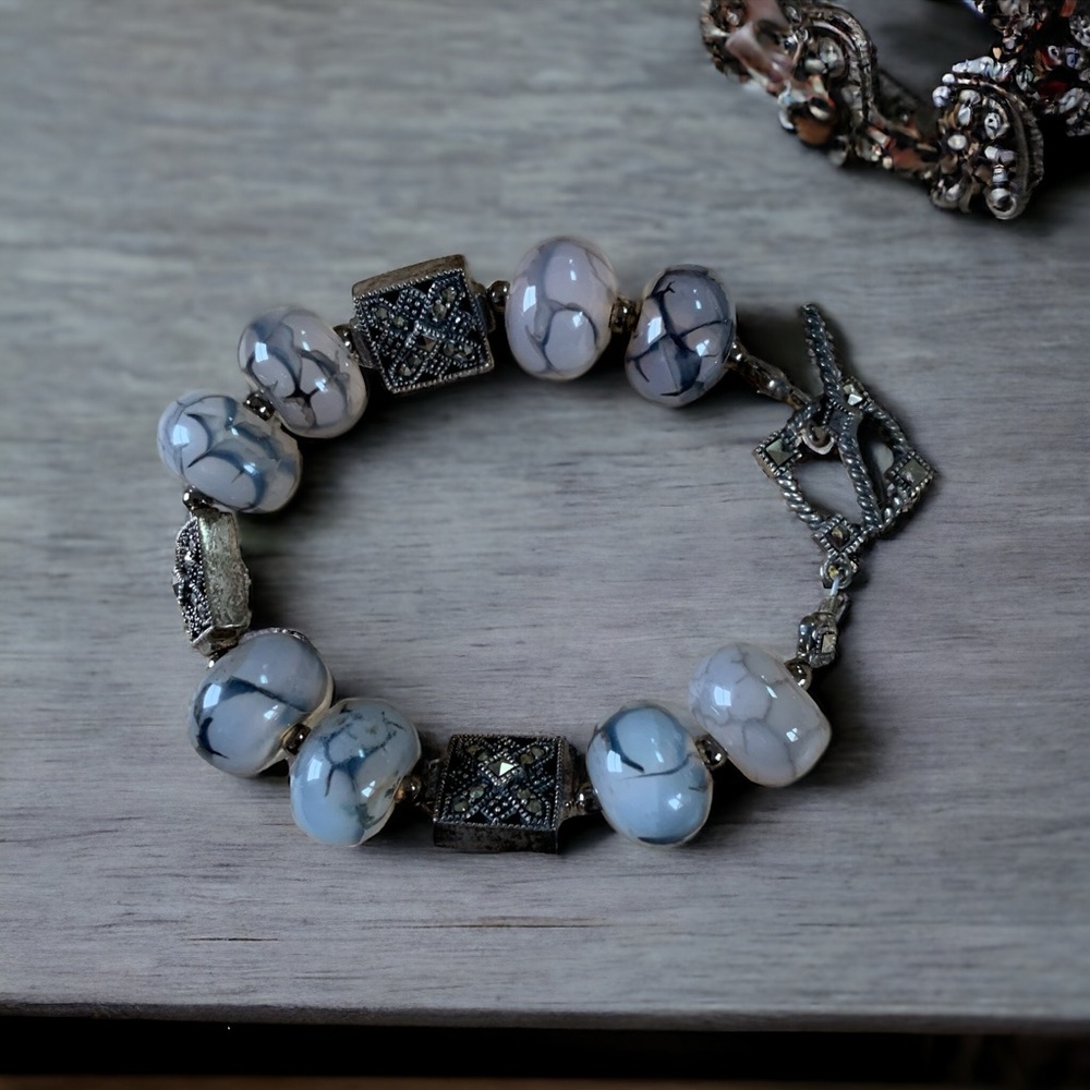 Pretty vintage glass beaded gray silver tone bracelet